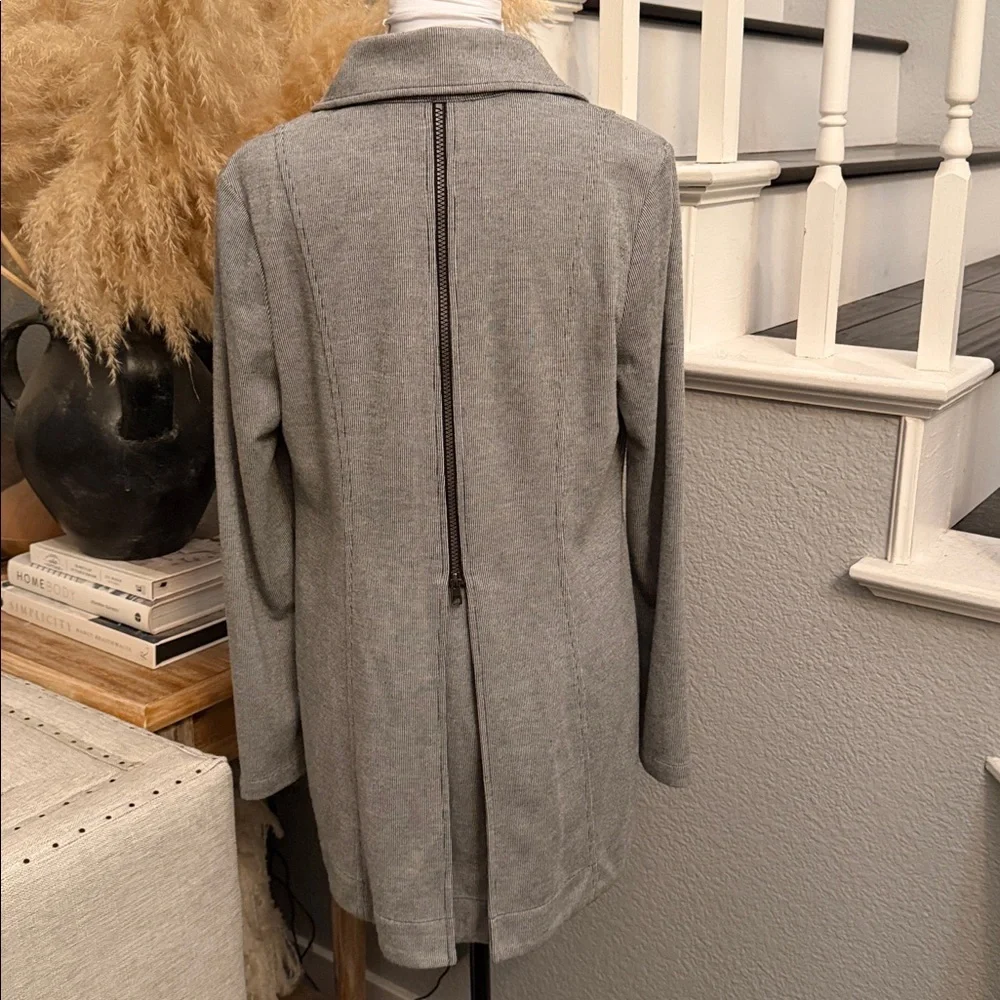 CAbi Drop Off Zip Back Grey Blazer Jacket Gray White Striped Size Medium